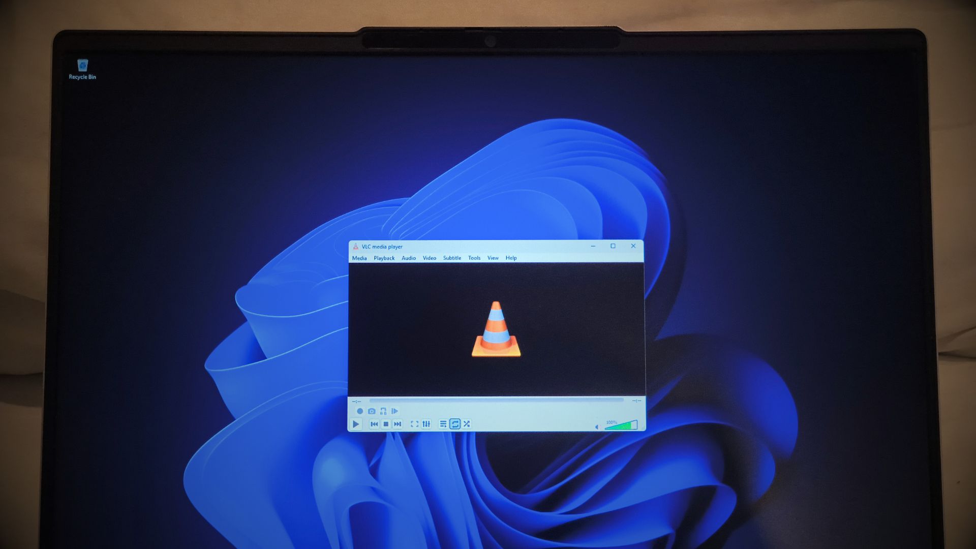 Windows 11 bug causes sluggish VLC performance, prompting open source defense and criticism of MS