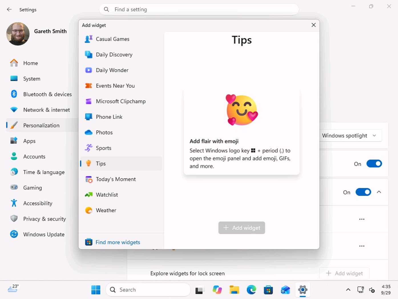 The widget picker previews a Tips card for the emoji panel