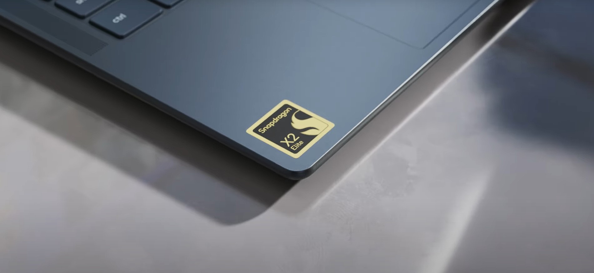 Naklejka Snapdragon X2 Elite na Lenovo Yoga Slim 7X
